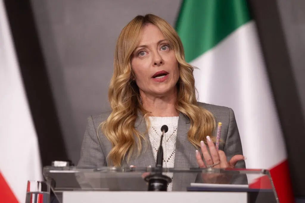 Generalul Vannacci, vânător de influențatori: provocarea pentru Giorgia Meloni