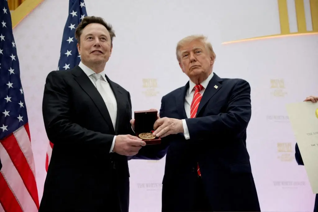 Decizia lui Musk de a încetini Starshield stârnește dezbaterea asupra influenței private în apărarea SUA